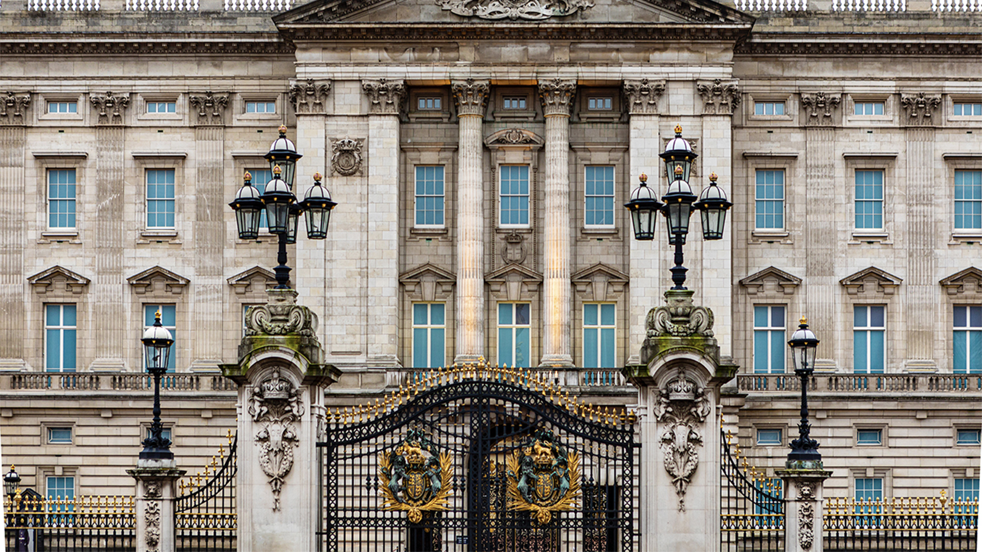 Black metal fence near brown concrete building (Buckingham Palace) during daytime