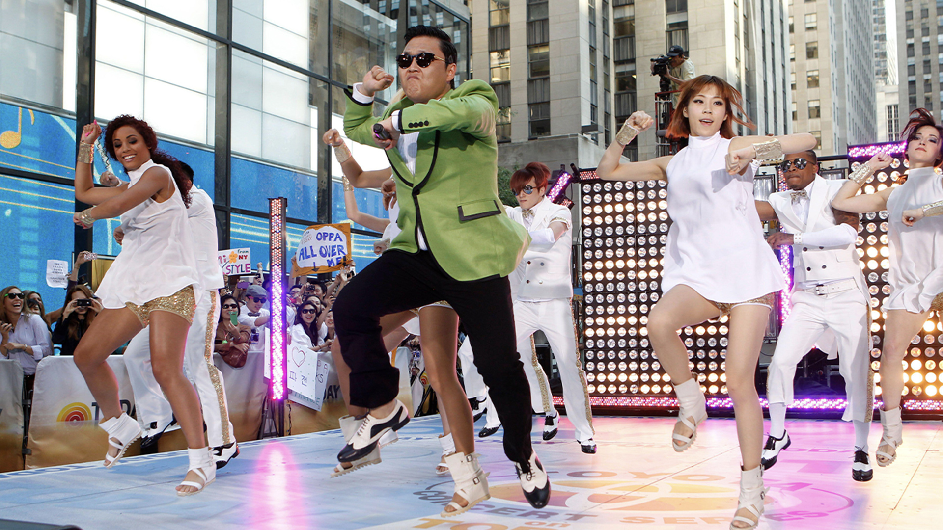 Psy performs Gangnam Style