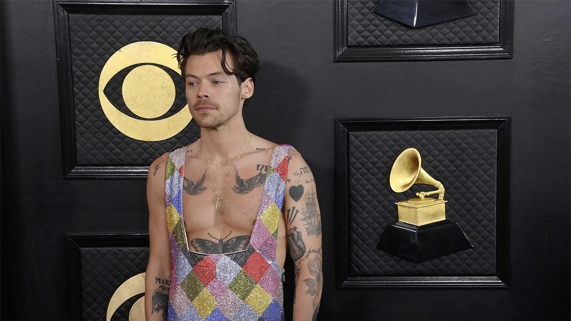 Harry Styles posing for his photos at the Grammys