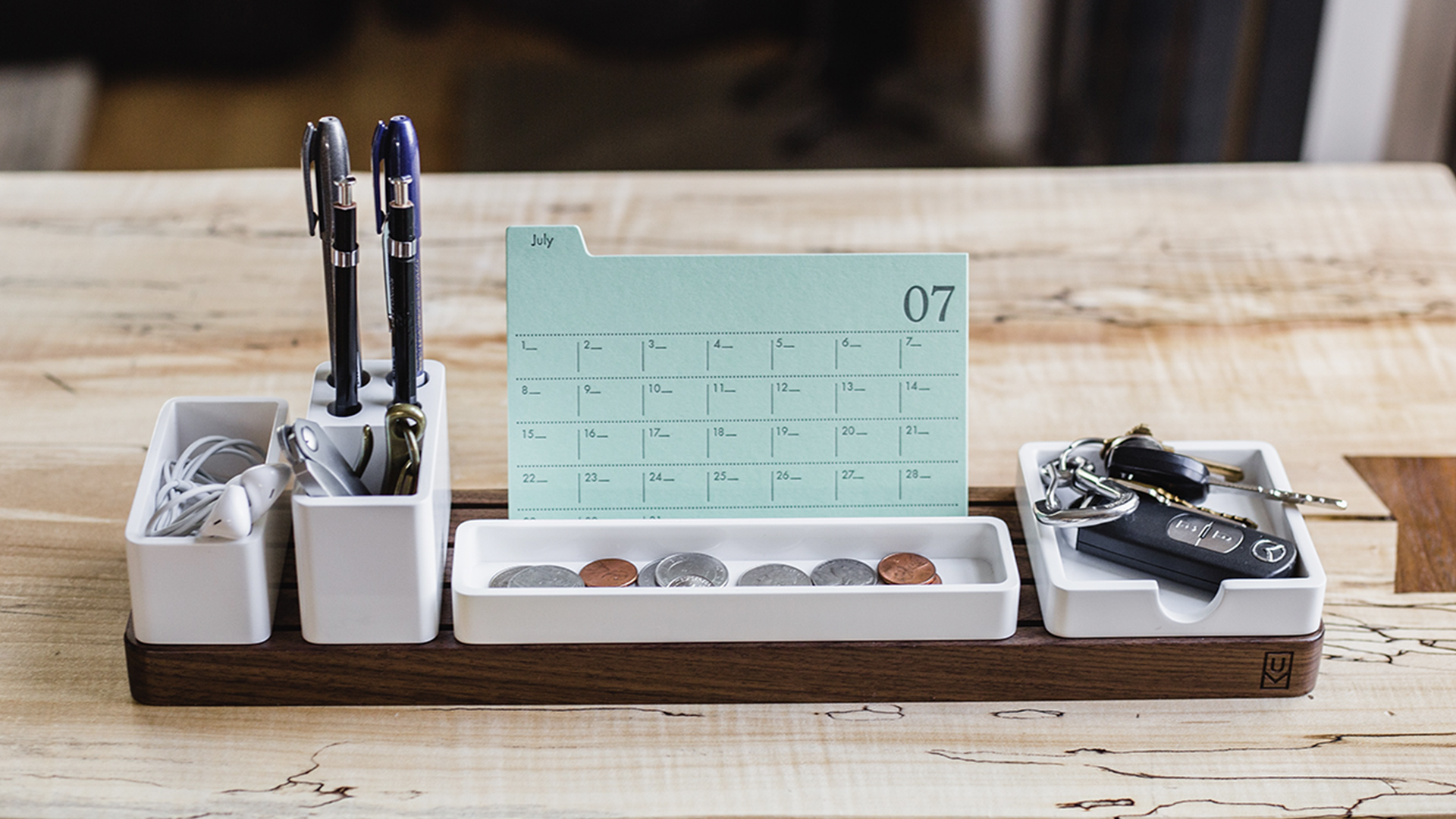 An extremely tidy desk