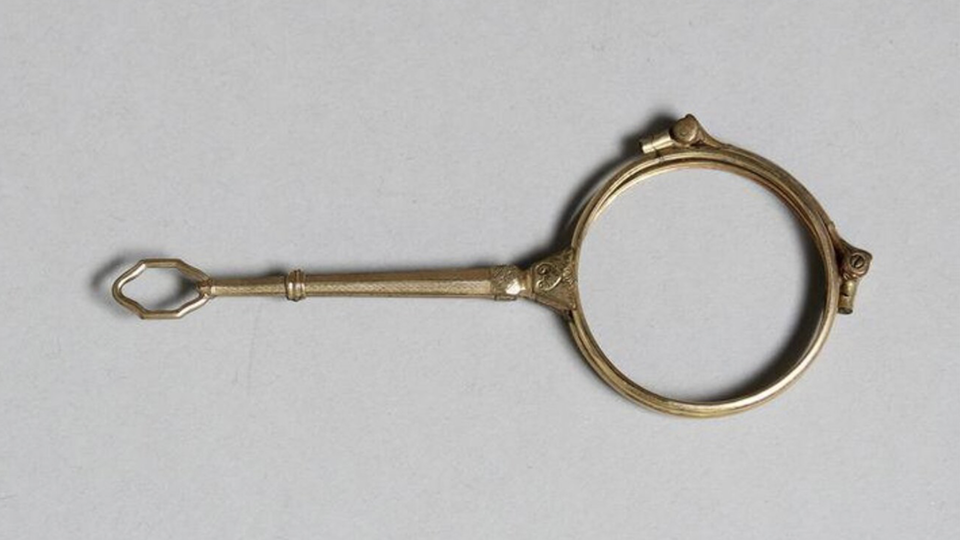 Metal loop with a hooked prong