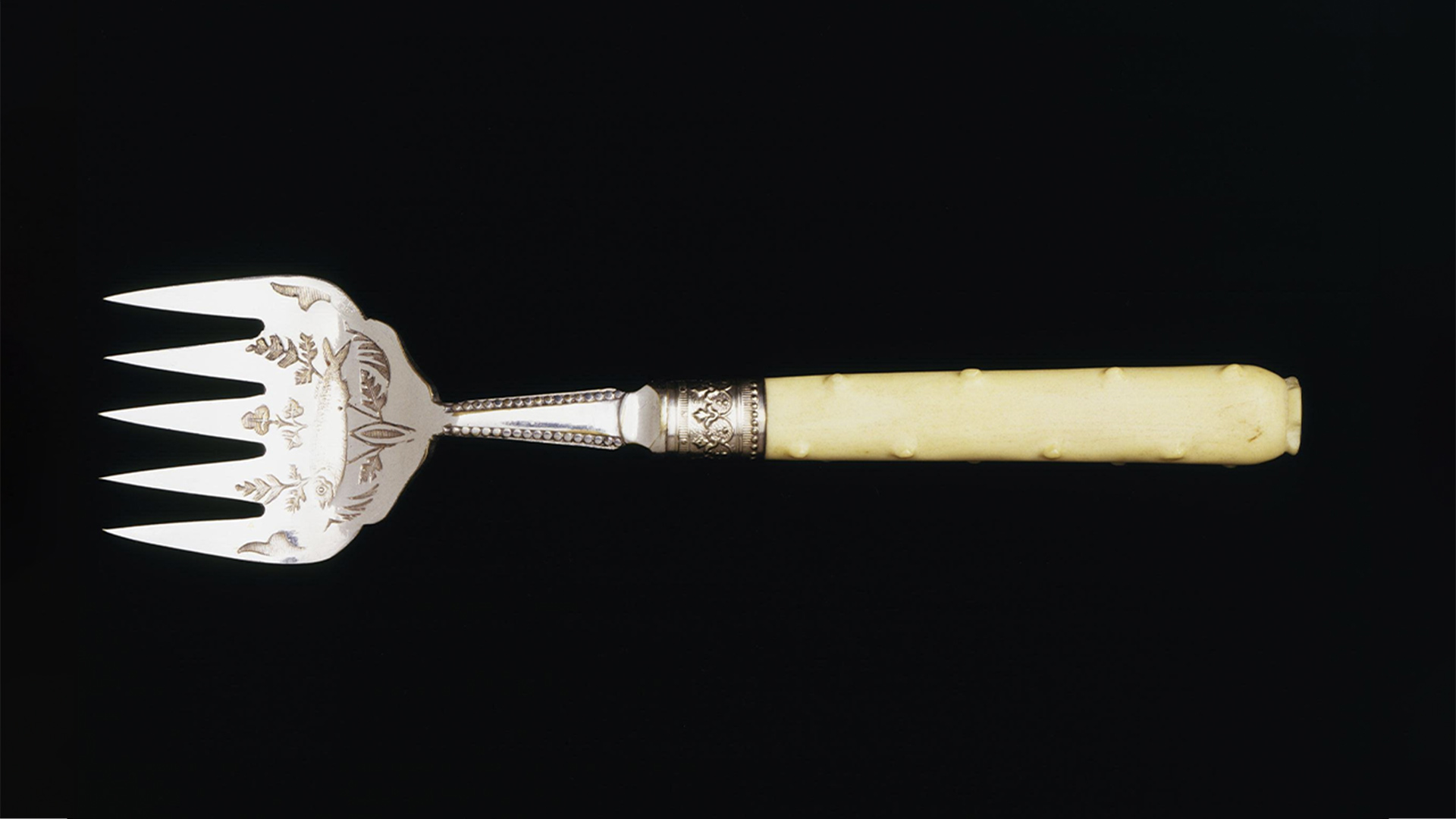 Fork with five prongs