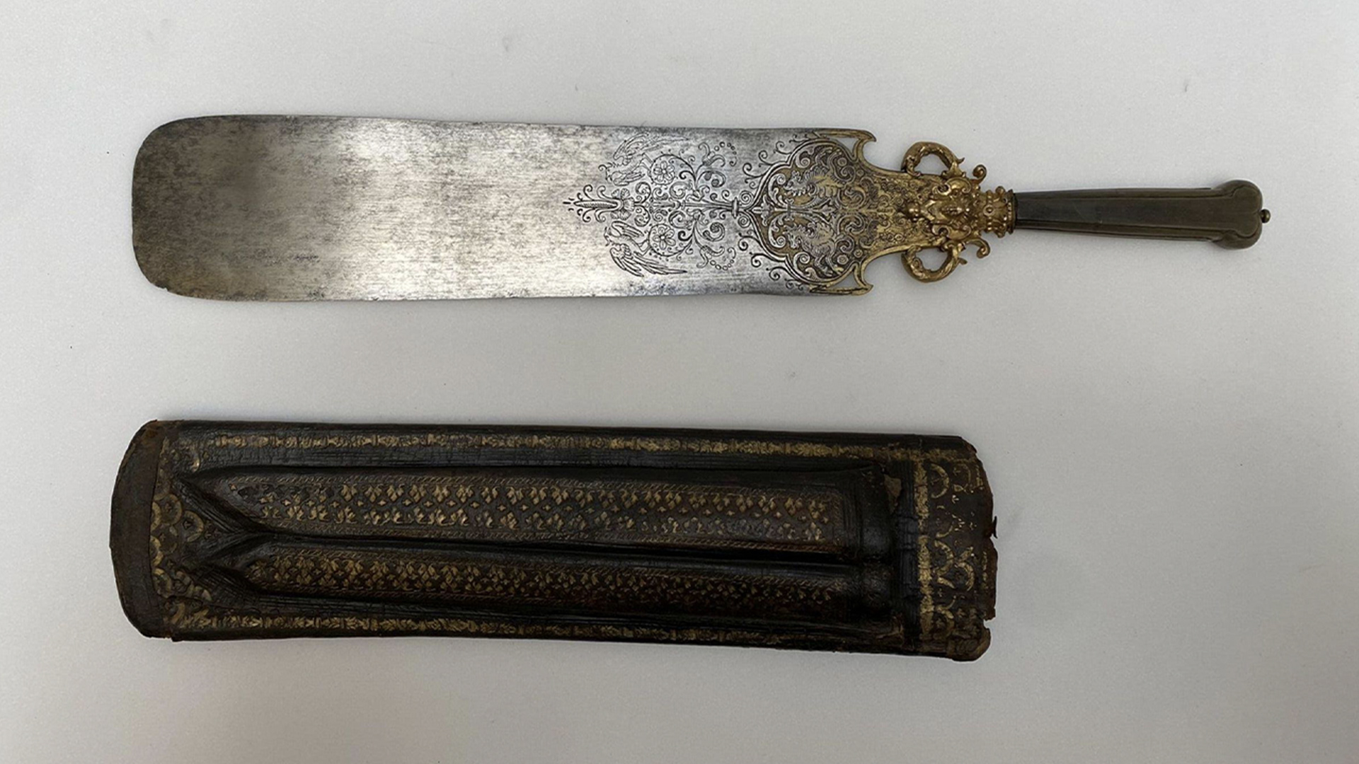 Large trencher knife