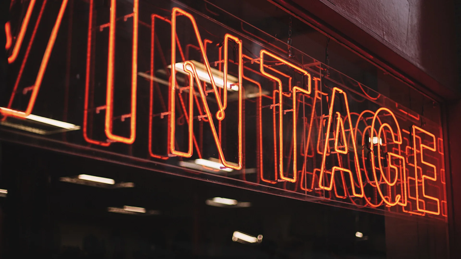 A neon lights sign that reads VINTAGE