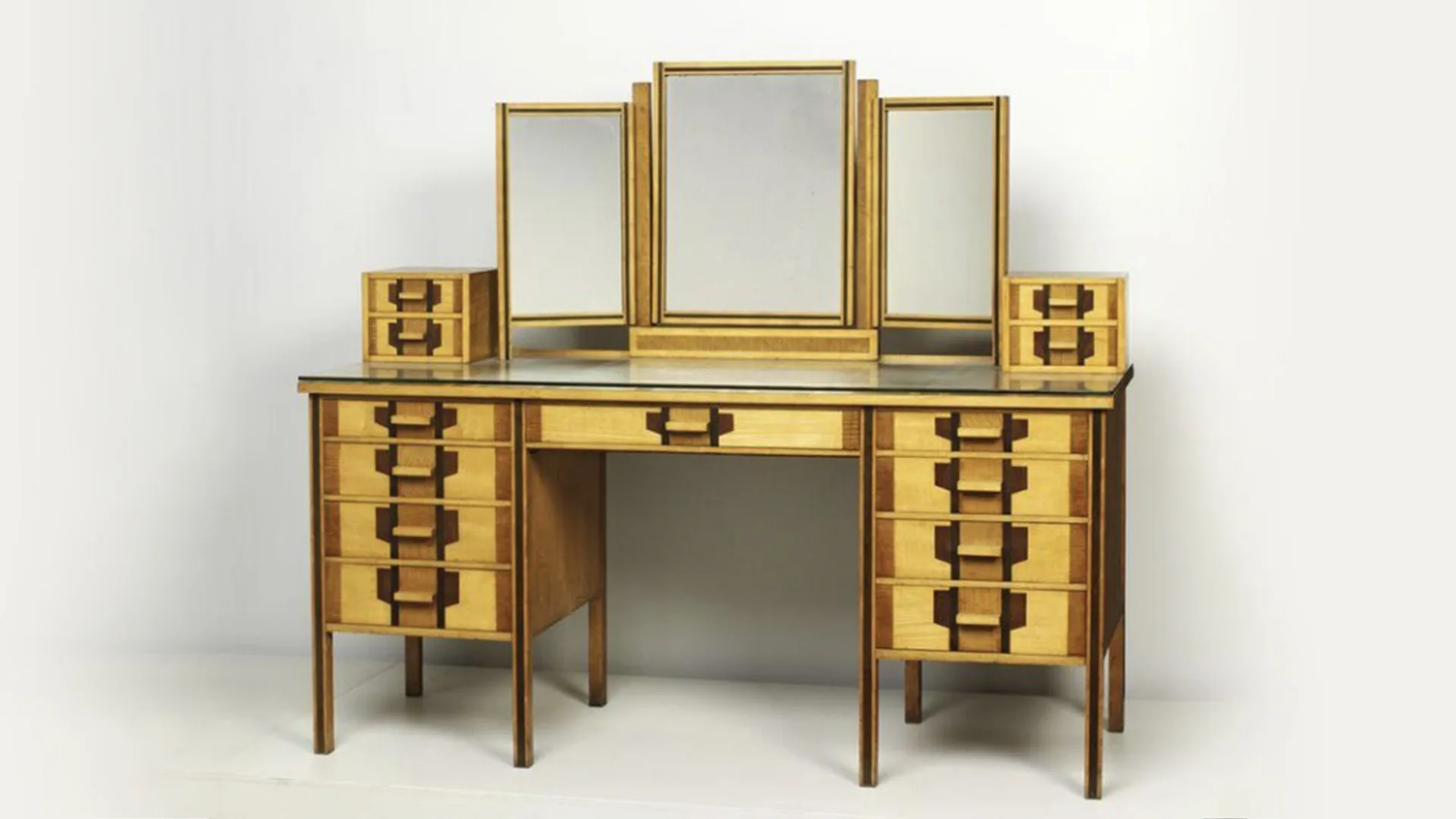 Dressing table with mirror decorative veneers