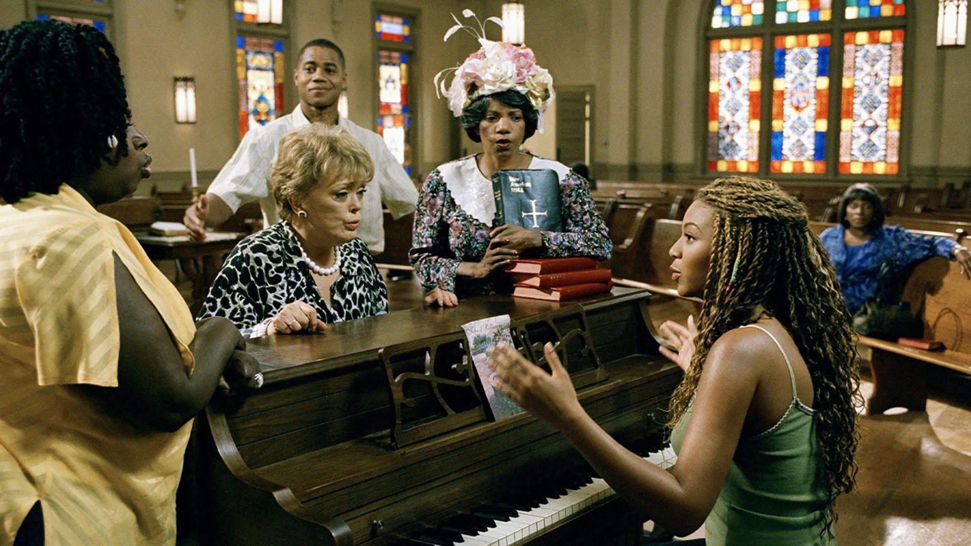 Beyonc&eacute; singing by a piano in Fighting Temptations