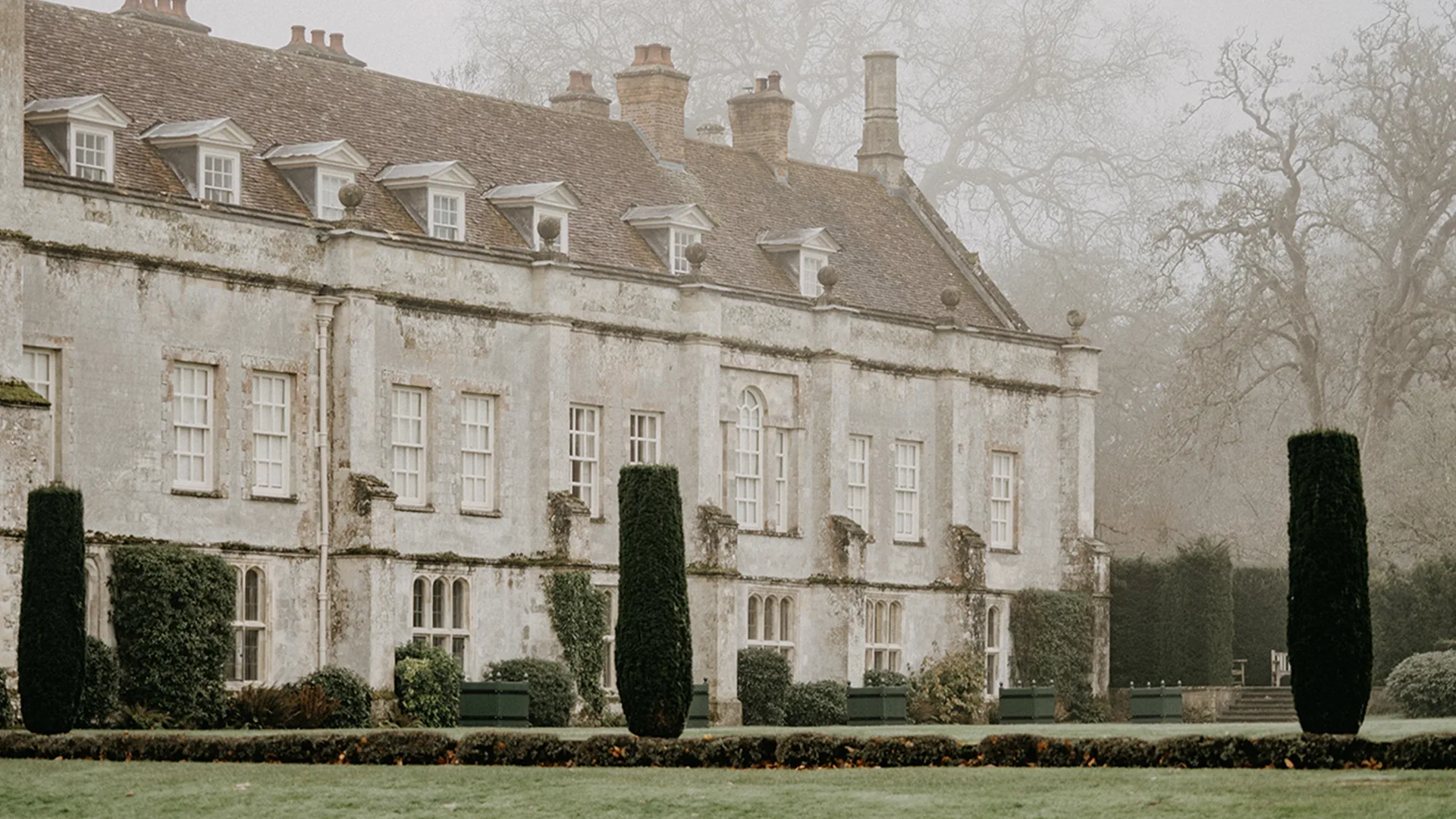 White house and gardens during daytime