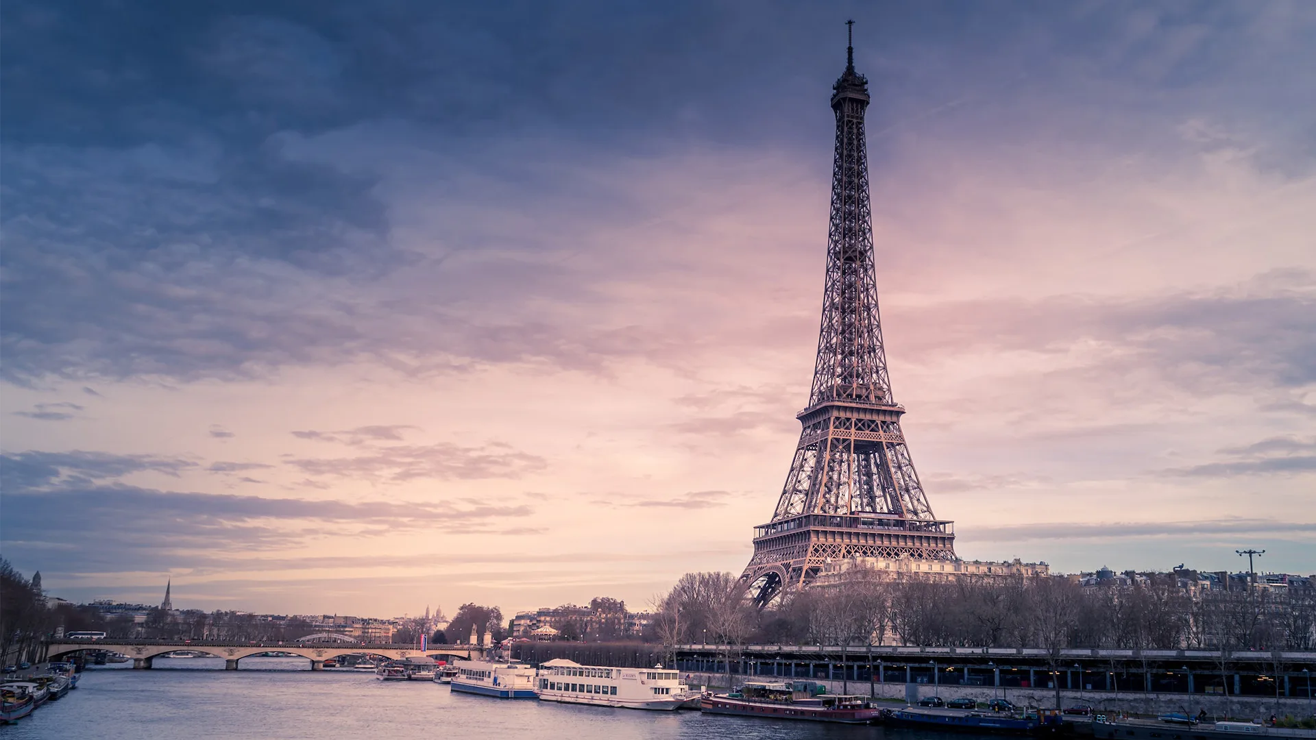 Landscape photo of eiffel tower in paris